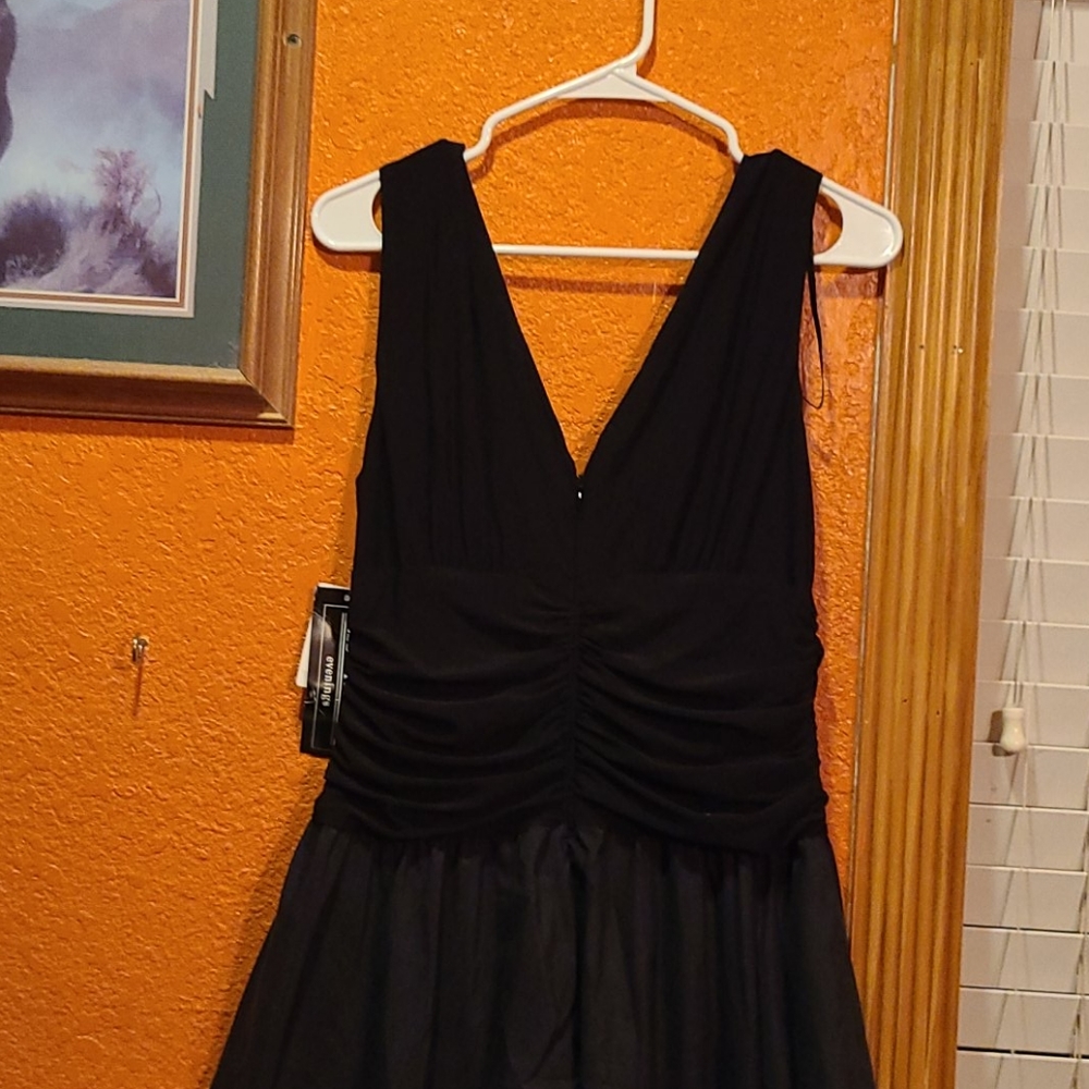Dress - Picture 3 of 4